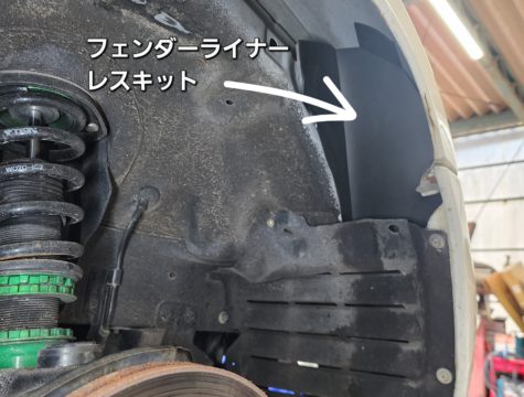 ヘッドライトを泥水の直撃から完全に守ります。