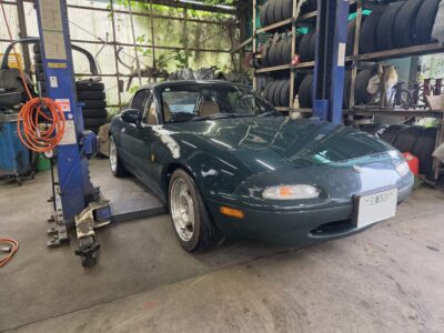 ＮＡロードスター　フェンダー爪折作業　①